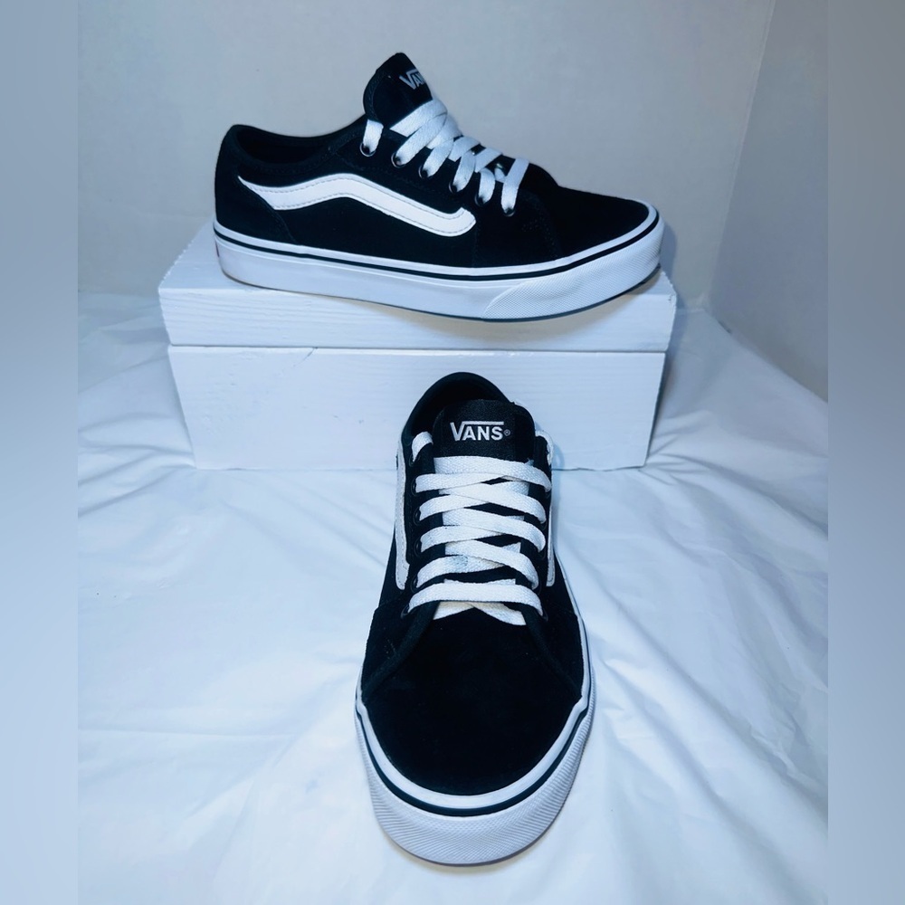 Vans Men's Black and White Sneakers